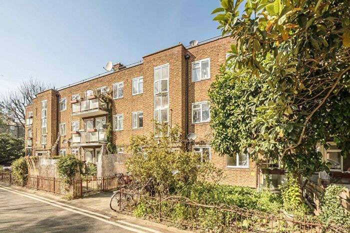 2 Bedroom Flat To Rent In Bethwin Road, London, SE5