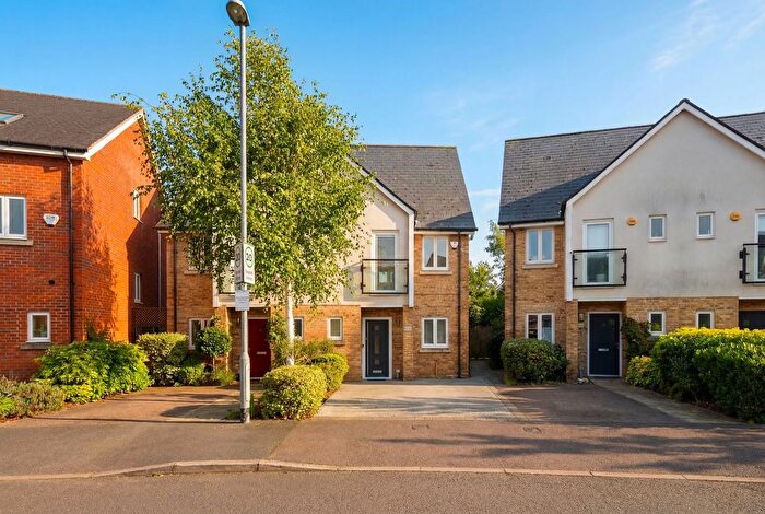 3 Bedroom Semi Detached House For Sale In Parkview Way, Epsom, KT19