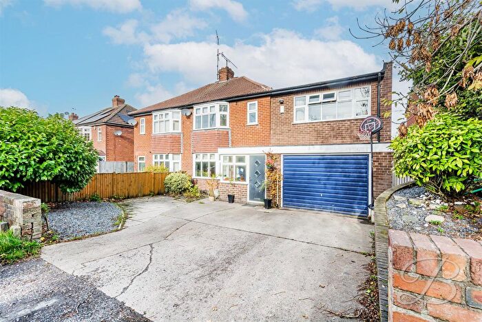 4 Bedroom Semi-Detached House For Sale In Eakring Road, Mansfield, NG18