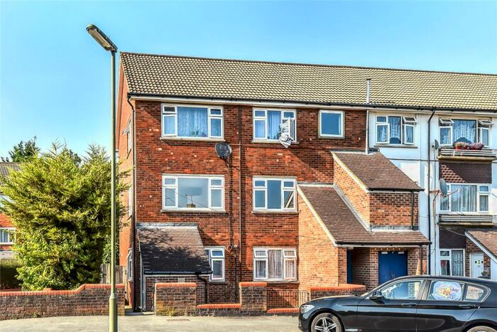 2 Bedroom Apartment To Rent In Horseshoe Crescent, Camberley, Surrey, GU15