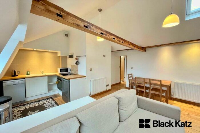 1 Bedroom Flat To Rent In Surrey Square, Elephant & Castle, SE17