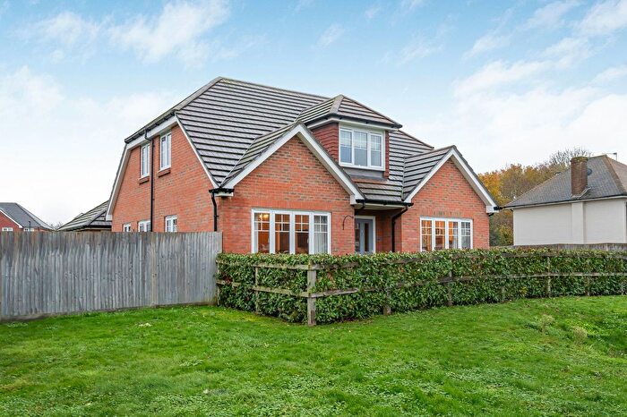 3 Bedroom Detached House For Sale In River Walk, Fetcham, KT22
