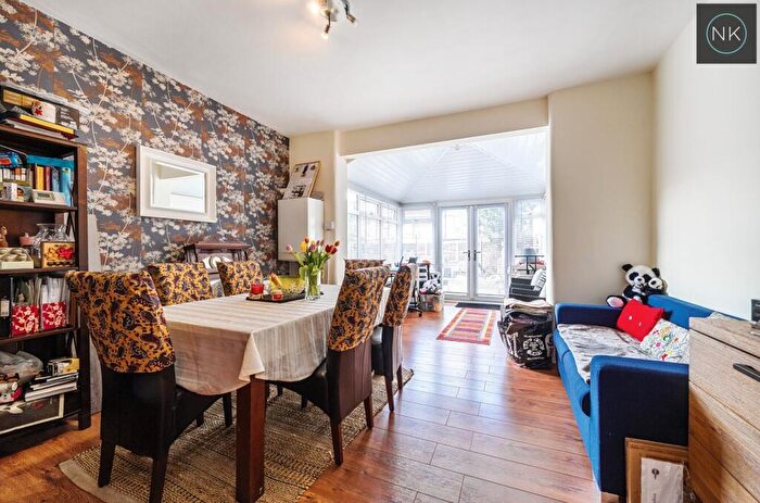 3 Bedroom Terraced House For Sale In Chigwell Road, South Woodford, London, E18