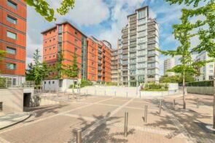2 Bedroom Flat To Rent In Holland Gardens, Kew Bridge, Gunnersbury, Brentford, London, TW8
