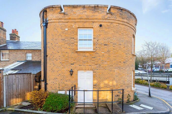 1 Bedroom Flat To Rent In Castle Street, Hertford, SG14