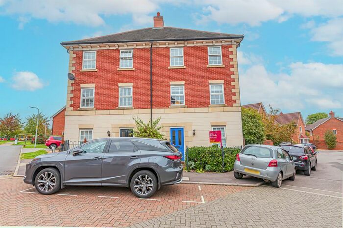 4 Bedroom Town House To Rent In Chrysanthemum Drive, Shinfield, Reading, RG2