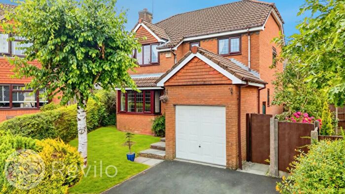 4 Bedroom Detached House For Sale In Aberdeen Gardens, Rochdale, OL12