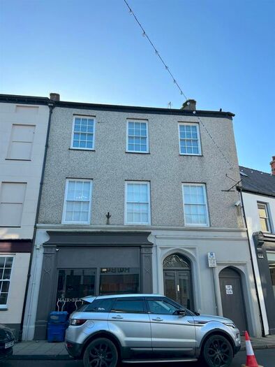 1 Bedroom Flat To Rent In Flat, High Street, Pwllheli, LL53