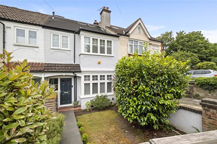 4 Bedroom Terraced House For Sale In Kingsway, London, SW14