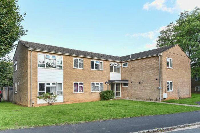 2 Bedroom Apartment To Rent In Sycamore Drive, Carterton, OX18