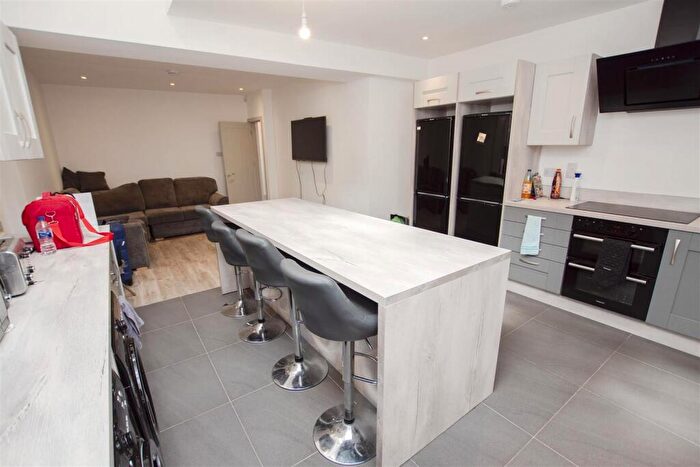 5 Bedroom House To Rent In Raddlebarn Road, Selly Oak, B29