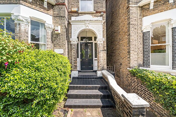 1 Bedroom Flat For Sale In Chelsham Road, London, SW4