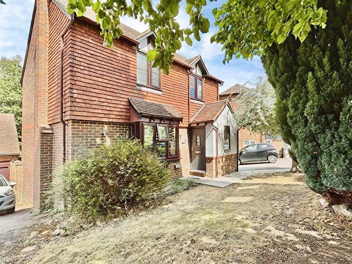 5 Bedroom Detached House For Sale In Silver Tree Close, Chatham, ME5