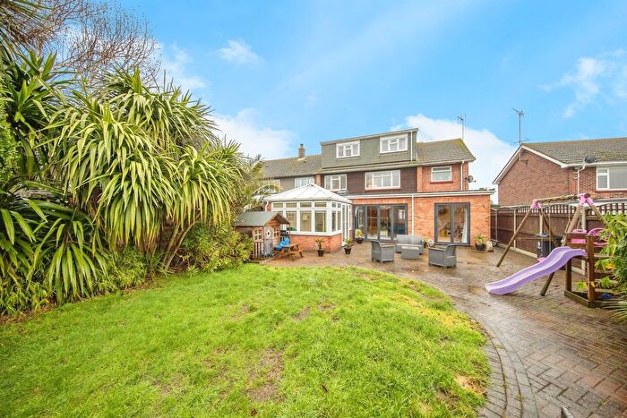 5 Bedroom Semi-Detached House For Sale In Gordon Way, Harwich, CO12