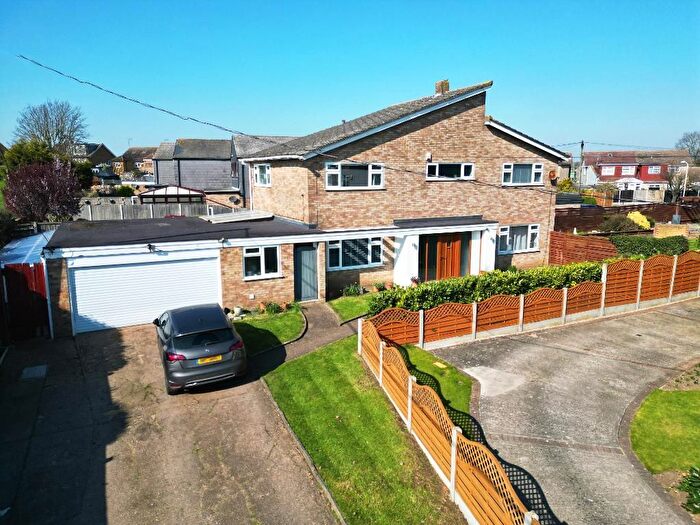 4 Bedroom Detached House For Sale In Recreation Avenue, Corringham, SS17