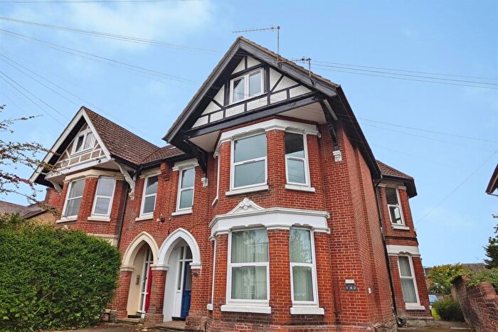 1 Bedroom Flat To Rent In Hill Lane, SO15
