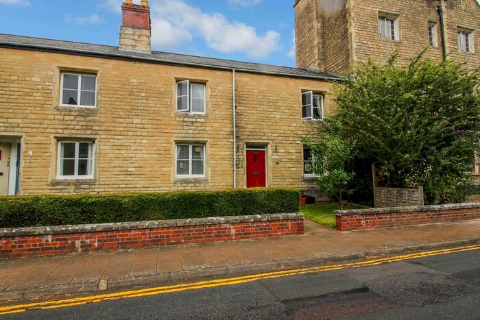 3 Bedroom End Of Terrace House To Rent In Exeter Street, Town Centre, Swindon, SN1