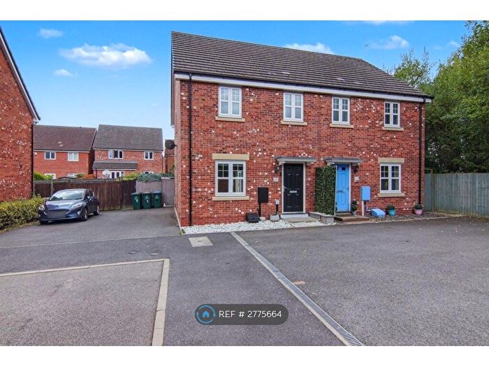 3 Bedroom Semi-detached House To Rent In Baychester Road, Coventry, CV4