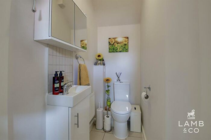 2 Bedroom Chalet For Sale In Rose Gardens, Harwich, CO12
