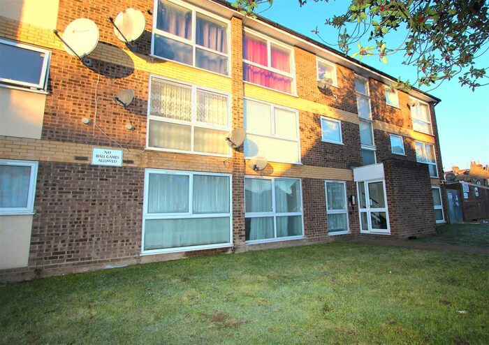 2 Bedroom Flat To Rent In Northumberland Park, Tottenham, N17