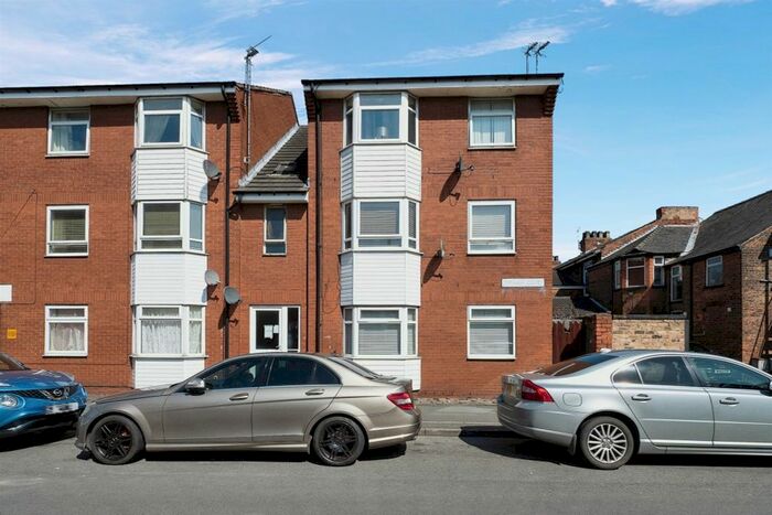 2 Bedroom Flat For Sale In Durham Court, Durham Street, Hull, HU8