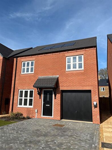 3 Bedroom Detached House To Rent In Wykham Park, Banbury, OX16