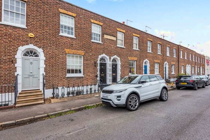 2 Bedroom Terraced House To Rent In Grove Road Windsor, SL4