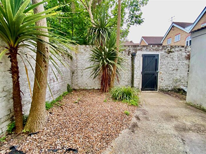 House To Rent In Christchurch Road, Worthing, BN11