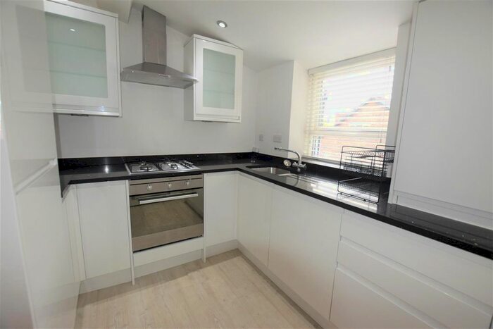 2 Bedroom Flat To Rent In Lapwing Lane, West Didsbury, Didsbury, Manchester, M20