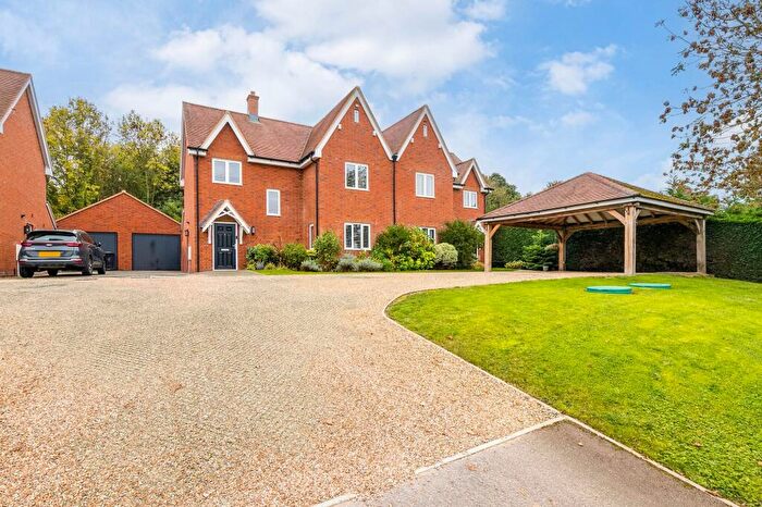 4 Bedroom Semi-Detached House For Sale In Sandhill Close, Millbrook, MK45