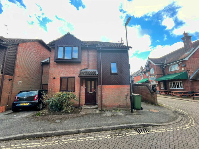 3 Bedroom House To Rent In Highcrown Mews, Highfield, SO17