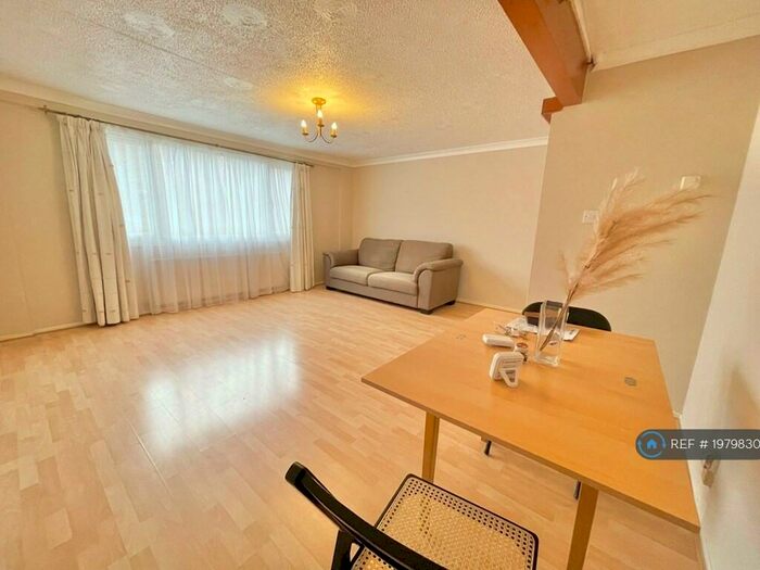 3 Bedroom Maisonette To Rent In Barnardo Drive, Ilford, IG6