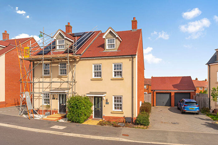 4 Bedroom Semi-Detached House For Sale In Bourton Road, Banbury, OX16