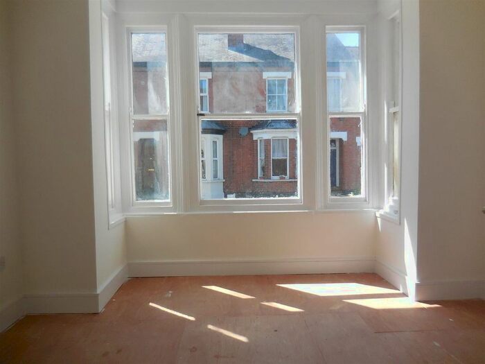2 Bedroom Flat To Rent In Haden Hill, Wolverhampton WV3