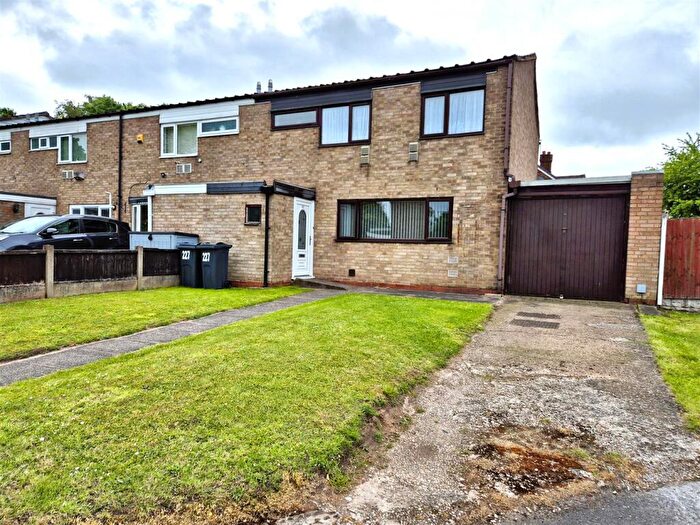 4 Bedroom End Of Terrace House For Sale In Mackadown Lane, Birmingham, B33