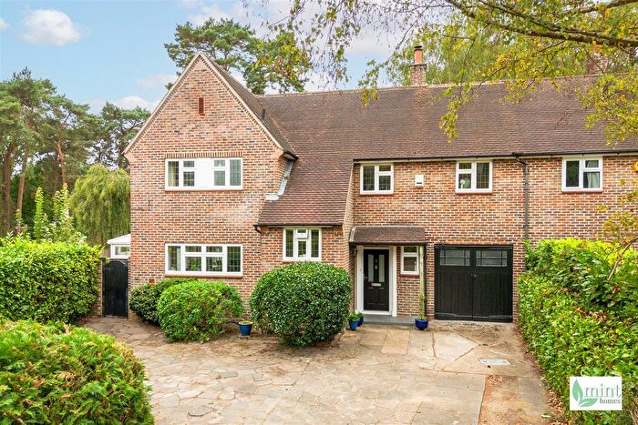 4 Bedroom Semi-detached House For Sale In Priory Close, Woking, GU21