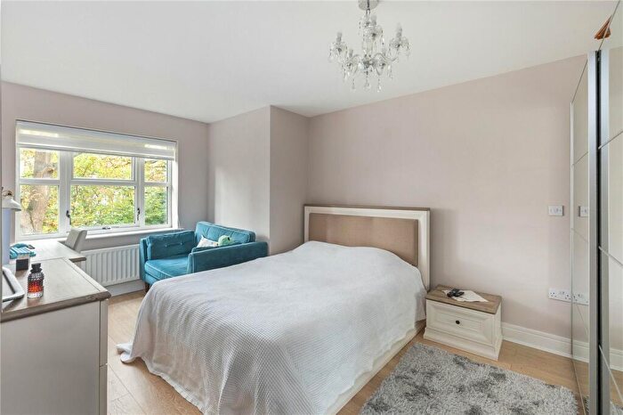 5 Bedroom Terraced House For Sale In Kinsale Close, London, NW7