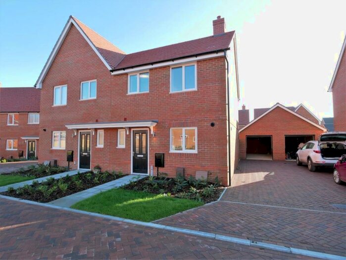 3 Bedroom House To Rent In Piper Way, Chichester, PO19