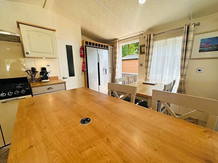 2 Bedroom Caravan For Sale In Perowne Way, Sandown, PO36