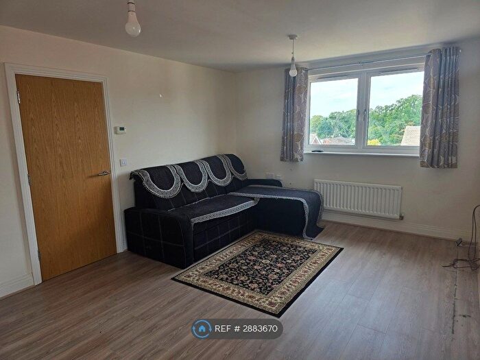2 Bedroom Flat To Rent In North Court, Watford, WD18