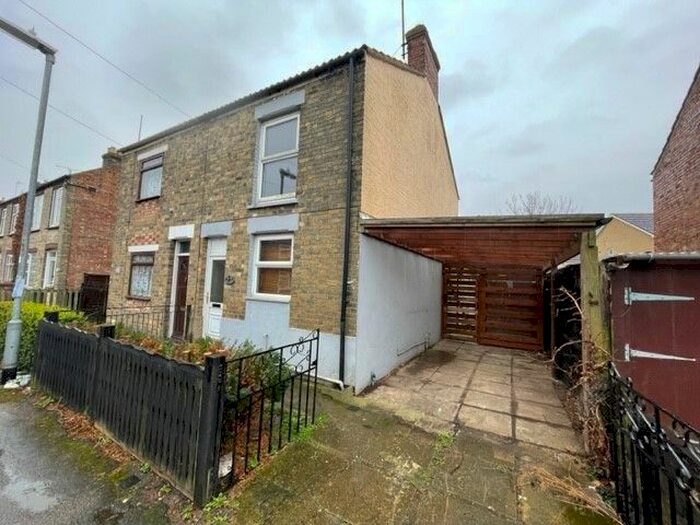 3 Bedroom Semi-Detached House To Rent In Albany Road, Wisbech, PE13