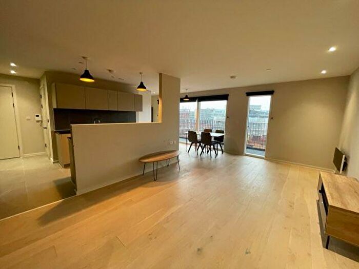 2 Bedroom Apartment To Rent In City Gardens, M15