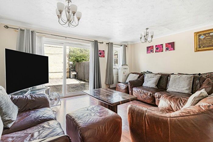 3 Bedroom End Terrace House For Sale In Joseph Hardcastle Close, London, SE14