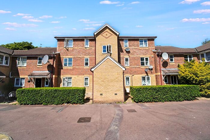 2 Bedroom Flat For Sale In Donald Woods Gardens, Surbiton, KT5