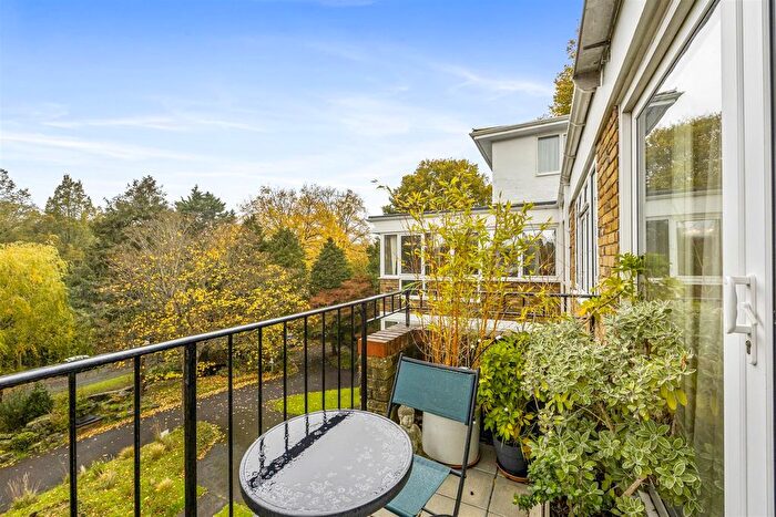 2 Bedroom Flat For Sale In Laine Close, Preston Park, Brighton, BN1