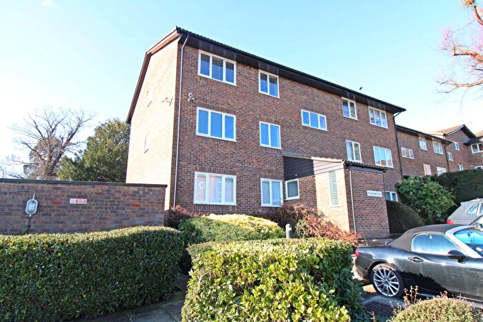 2 Bedroom Flat For Sale In Kingsleigh Walk, Bromley, BR2