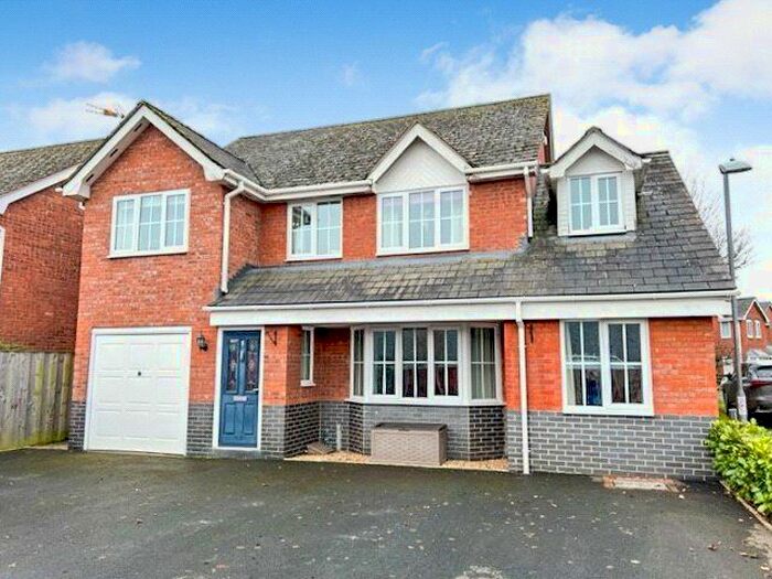 5 Bedroom Detached House For Sale In Maes Y Celyn, Guilsfield, Welshpool, Powys, SY21