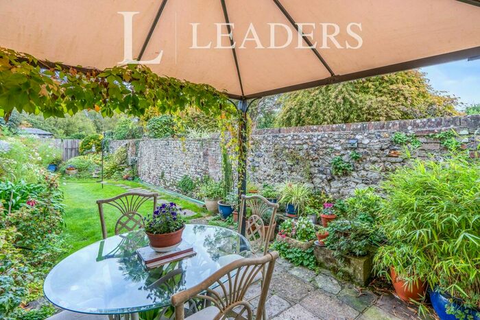 2 Bedroom Cottage To Rent In Castle Street, PO16