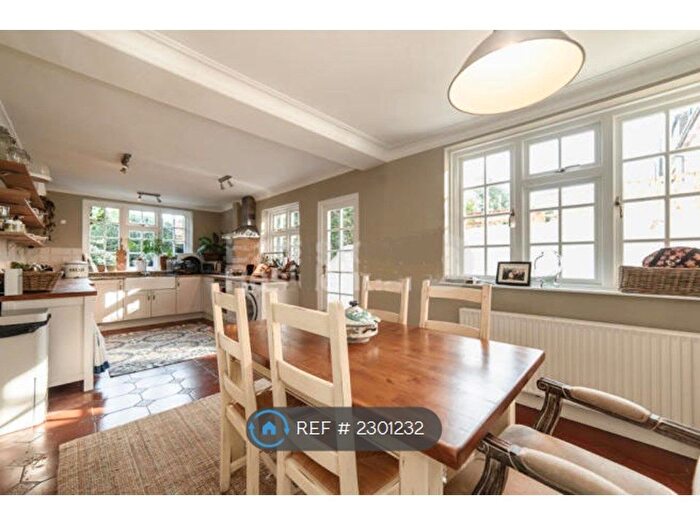 3 Bedroom Terraced House To Rent In Chancellor Grove, London, SE21