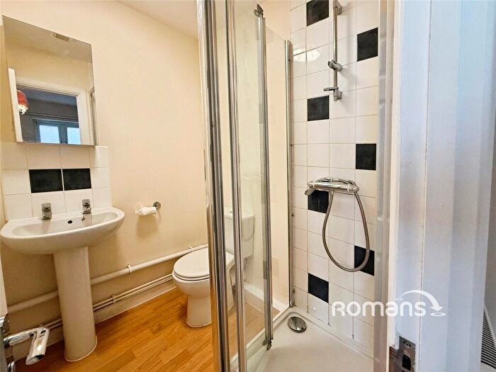 1 Bedroom Flat To Rent In Castle Street, High Wycombe, Buckinghamshire, HP13